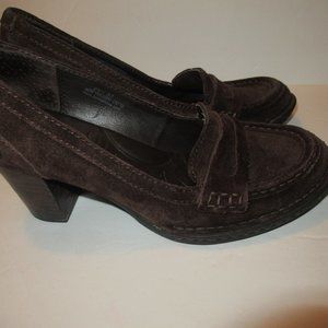 Born Brown Suede Heels Size 6.5 Block Heel Round Toe W82000